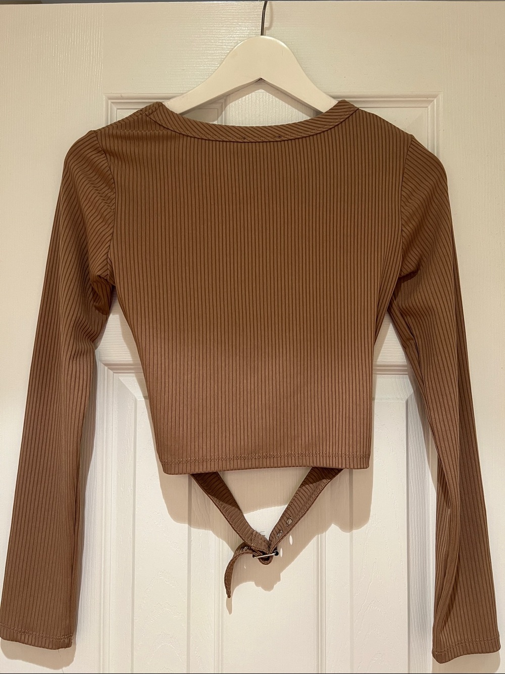 POSTER GIRL Brown Ribbed Long-Sleeve Cutout Zip Crop Top - Picture 4 of 6